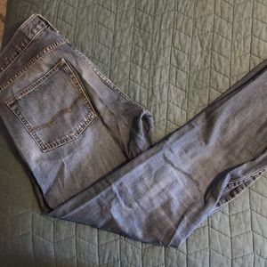 Men’s medium wash jeans